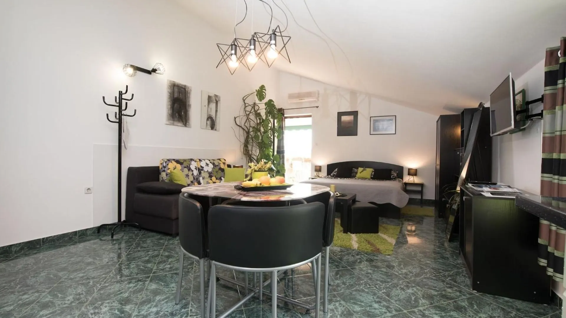 Stylish Lovran Sea View Apartments - Studio Apartment With Balcony And Sea View